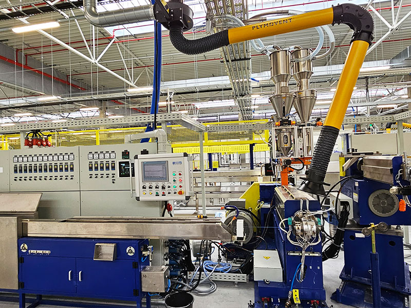 Ano ang ginagamit ng isang extrusion machine?