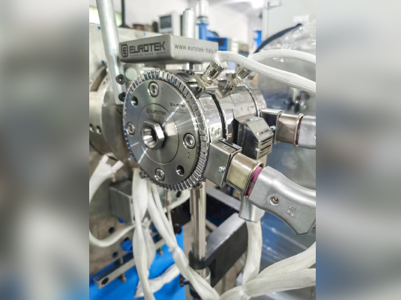 Extrusion Cross Head: Mga Uri, Disenyo, Daloy ng Materyal at Epekto sa Kalidad ng Cable